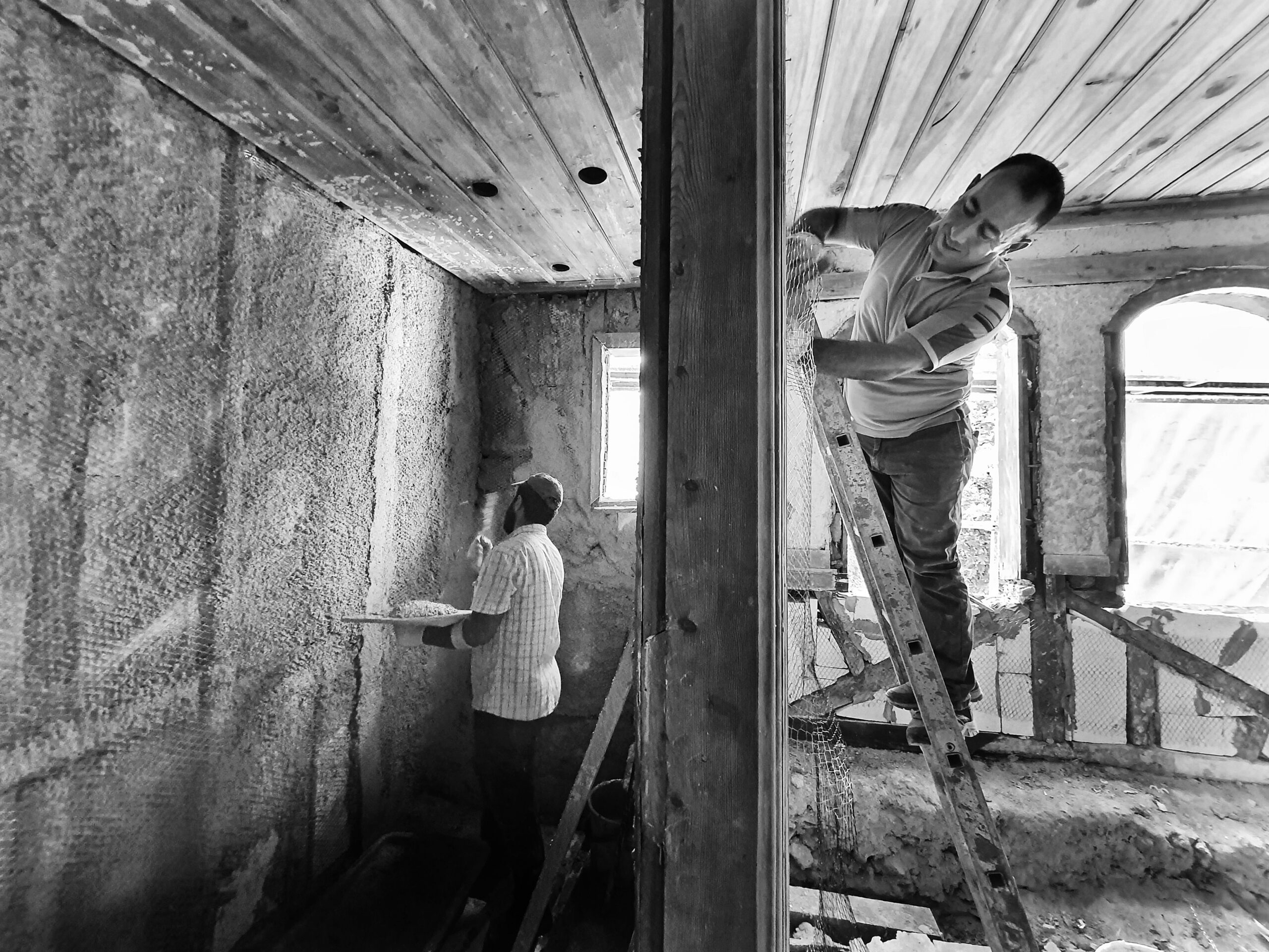 Artisans réalisant des travaux de rénovation intérieure à Agen